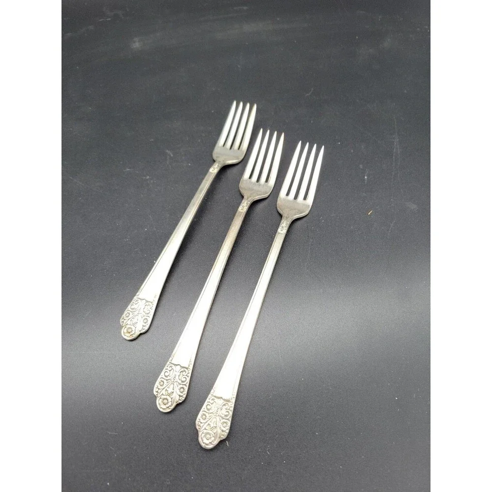 3 Vintage Rogers DeLuxe Plate IS Precious Silverplate Forks 7 5/8 In Vtg